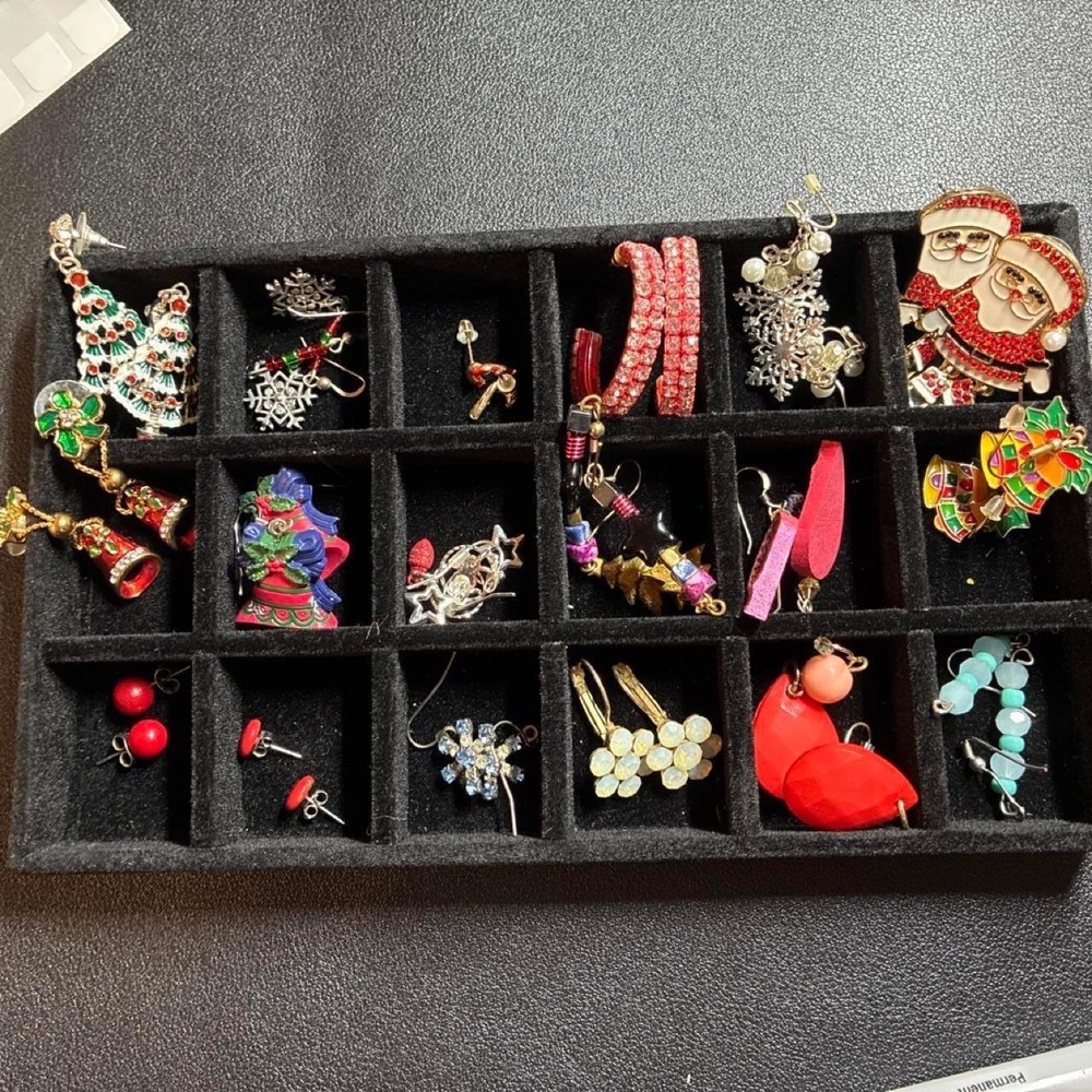 18 Pairs Vintage‎ Christmas Earrings Lot Santa Snowflakes Trees Bells Red Green